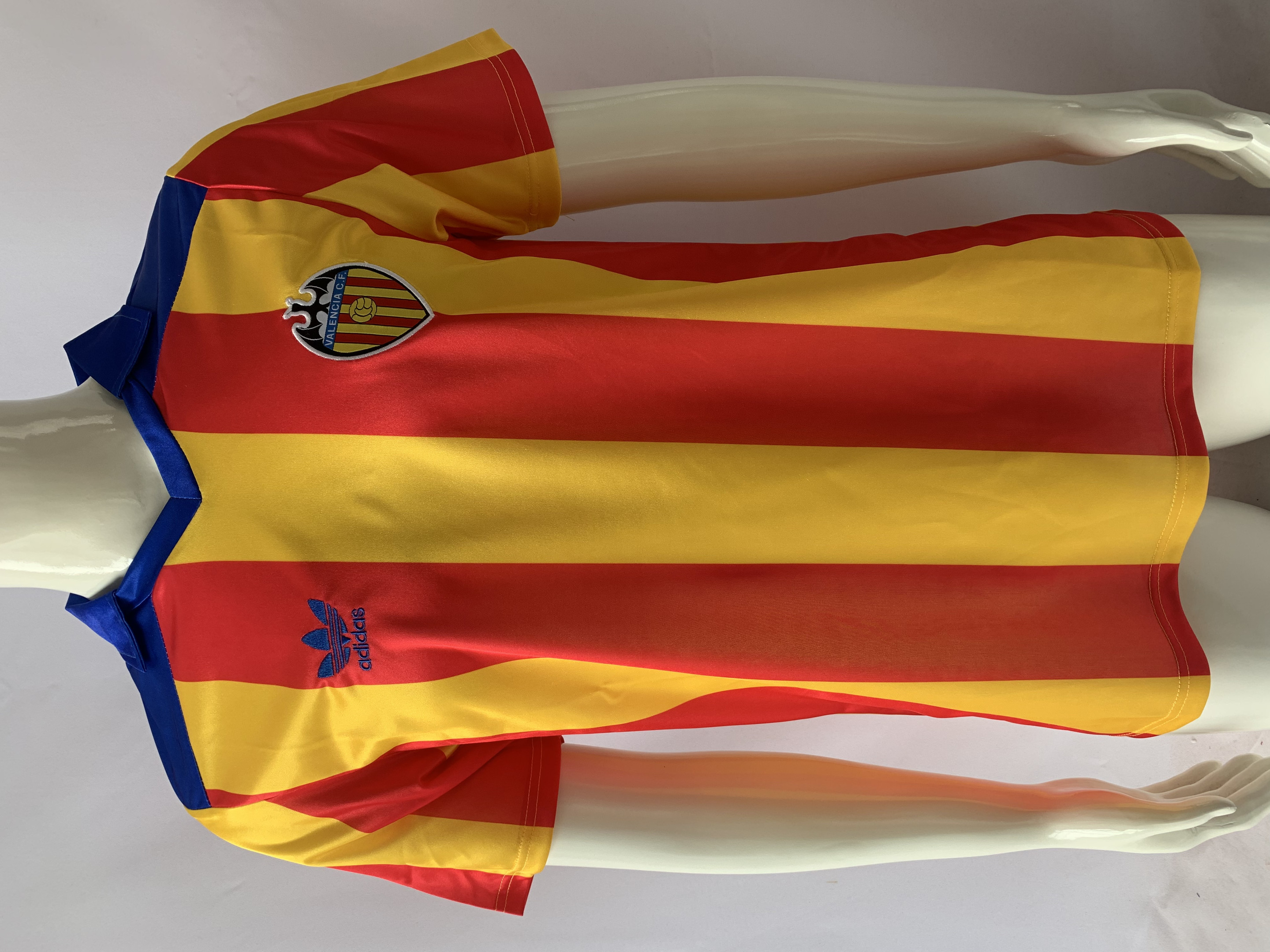 Valencia CF 1980/81 Away Retro Men Jersey – Red/Yellow